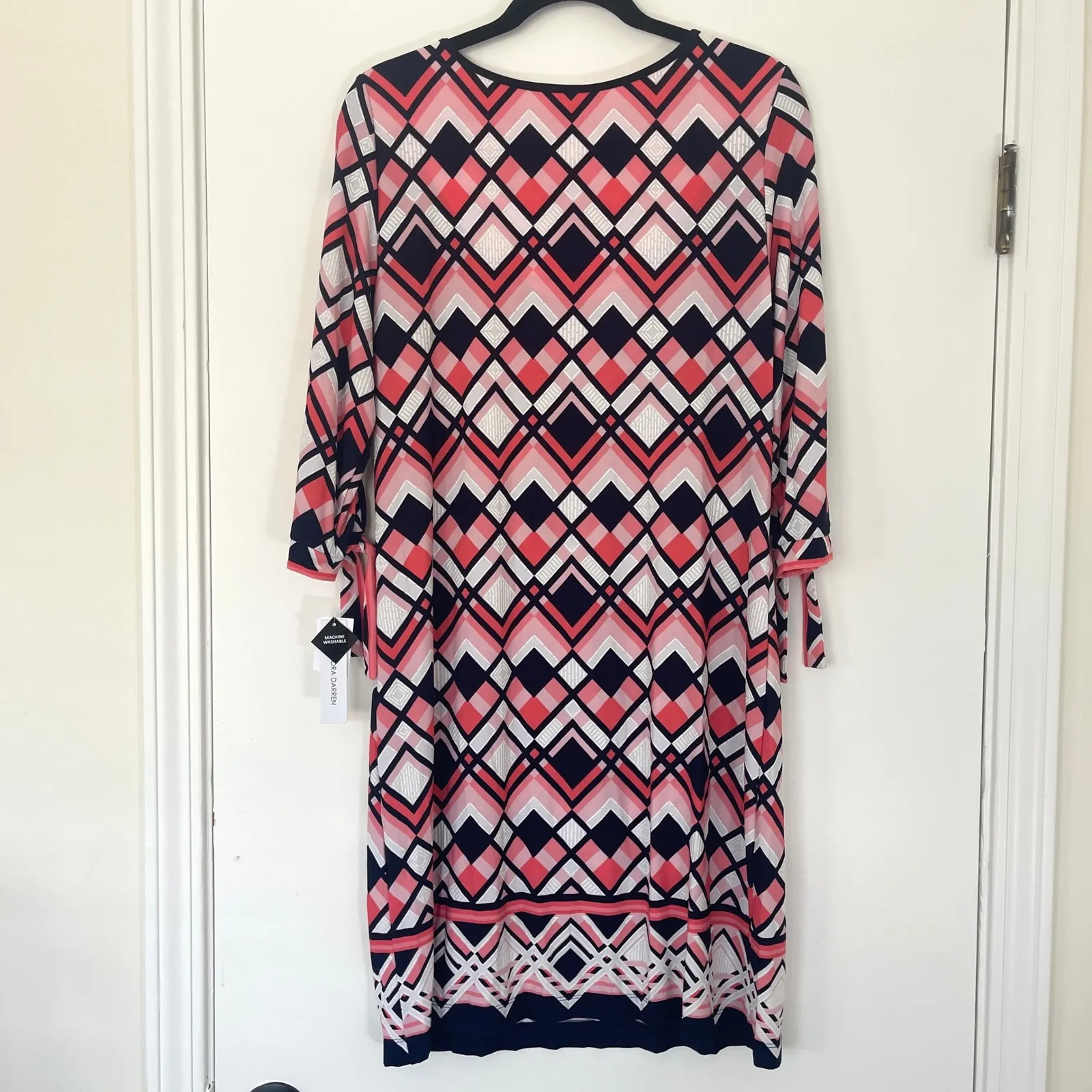 NWT Sandra Darren Women's Geometric Print 3/4 Sleeve Dress Coral Navy White M - Image 7