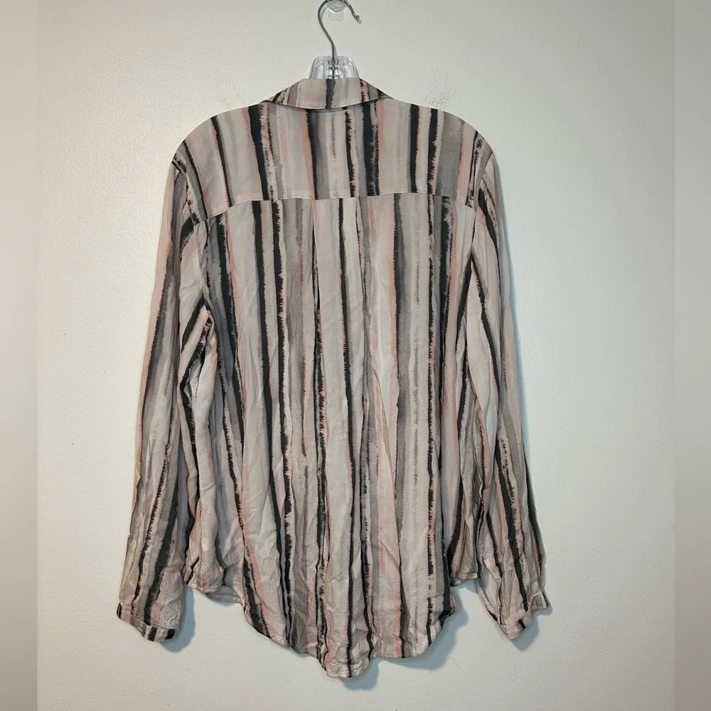 Anthropologie Cloth & Stone Classic Buttondown Shirt Pockets Collared - Image 3