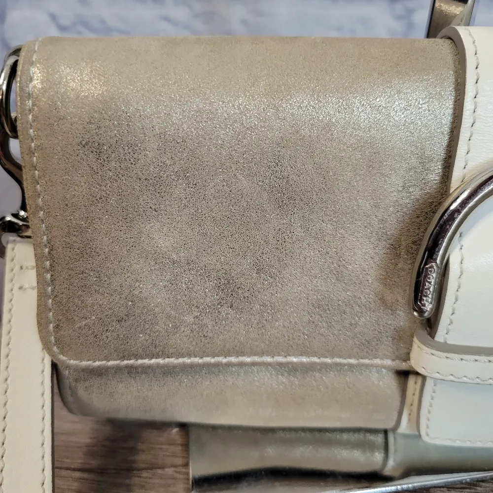 Coach  Gold Leather  Pouch - Image 2
