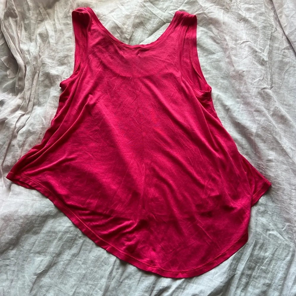 Hot pink sleeveless top - Image 3