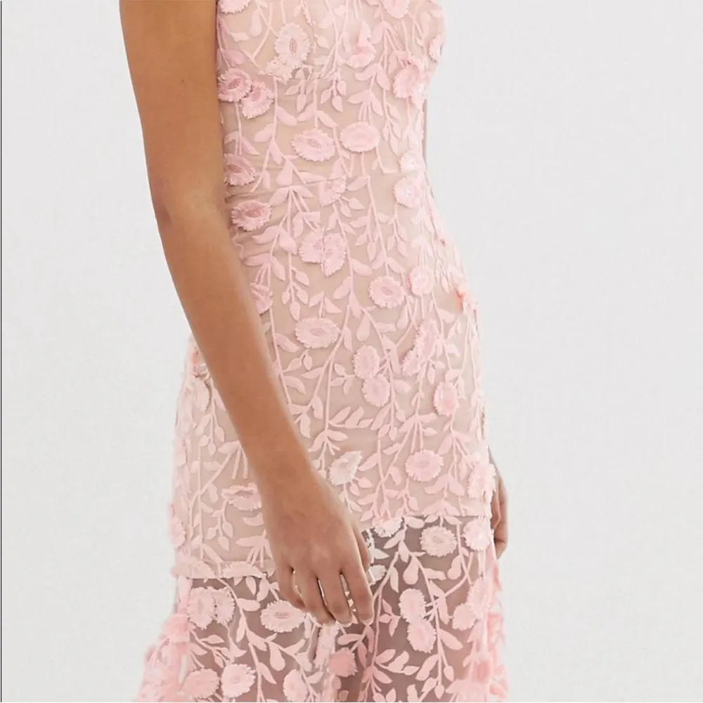 Women’s Jarlo Tootsie Bardot All Over Embroidered Lace Midi Dress - Image 2