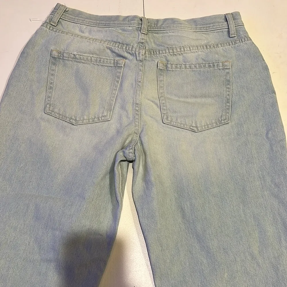 We the Free People Size 31 Mid rise Maggie Distressed Crop Jeans Raw Frayed Hem - Image 9