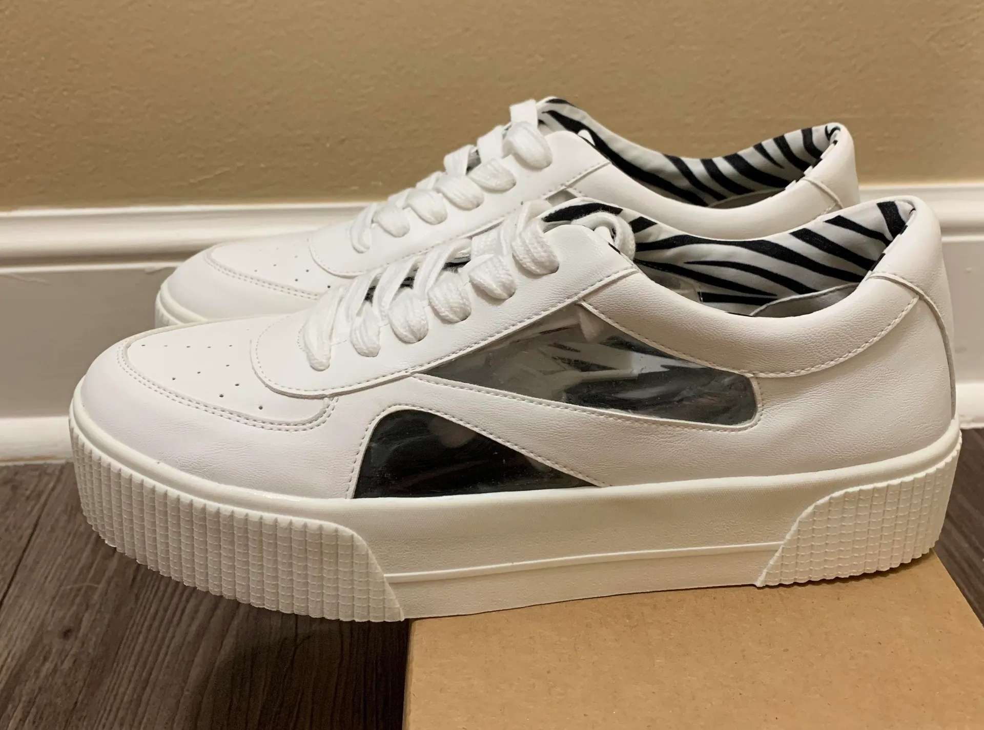 White Emmalyn Platform Sneaker Size 9.5 - Image 6