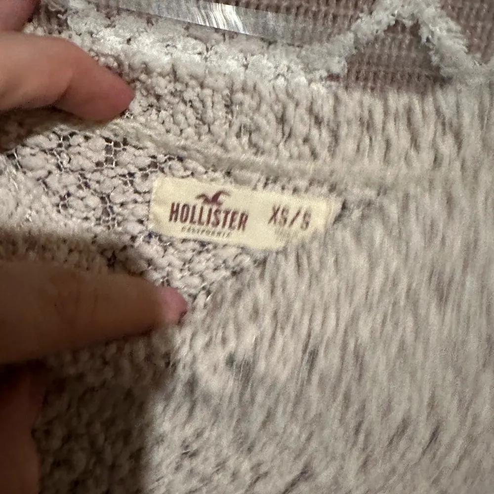 Chunky Hollister Designer Cute Light Sweater - Image 5