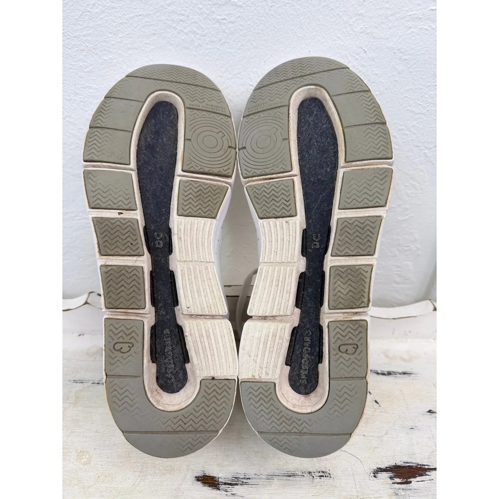 On Cloud "The Roger" Sneakers Men's 9.5White Leather Tennis Shoes Swiss Enginee - Image 9