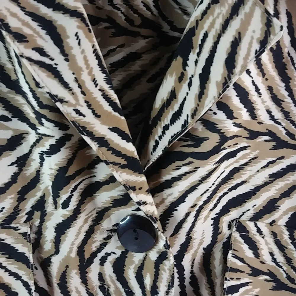 Kathie Lee 8 Tiger Animal Print Shirt Dress Black - Image 3