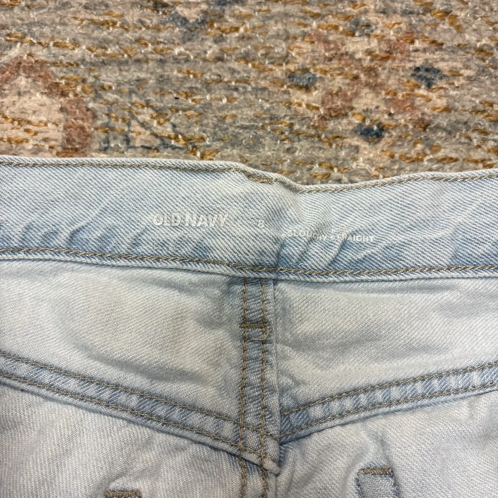 Old Navy Hi rise Slouchy Straight Faded Blue Jean Shorts - Image 5