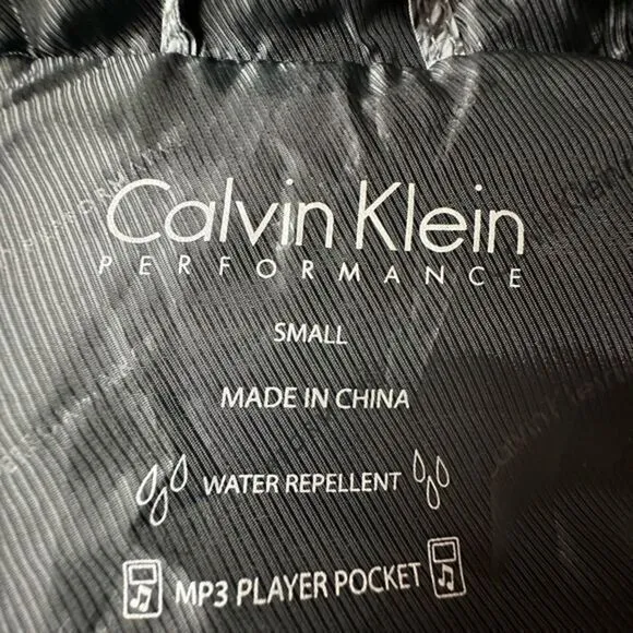 Calvin Klein Water Repellent Puffy Gray Vest Size S/M Faux Knit Design Zip Hood Silver - Image 9