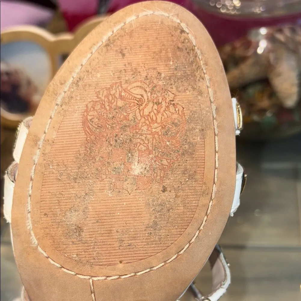 Vince Camuto White Mikal Leather Heeled Sandals w/ Gold Studs & Zipper Back EUC - Image 15