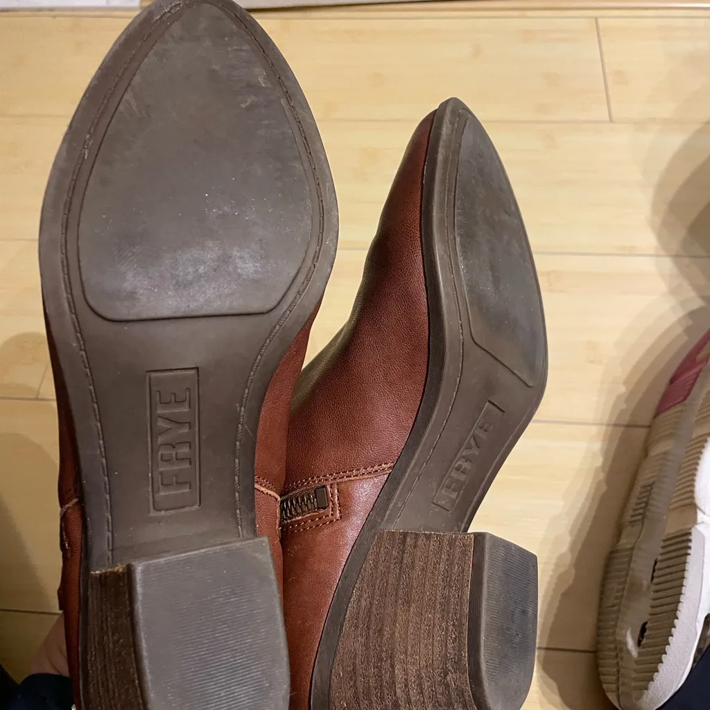 Frye Women's Judith Brown Leather Ankle Booties size 8 - Image 6