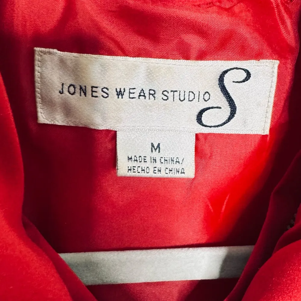 Jones Wear Studio Red Puffer Zippered Vest with Pockets Size Medium - Image 6