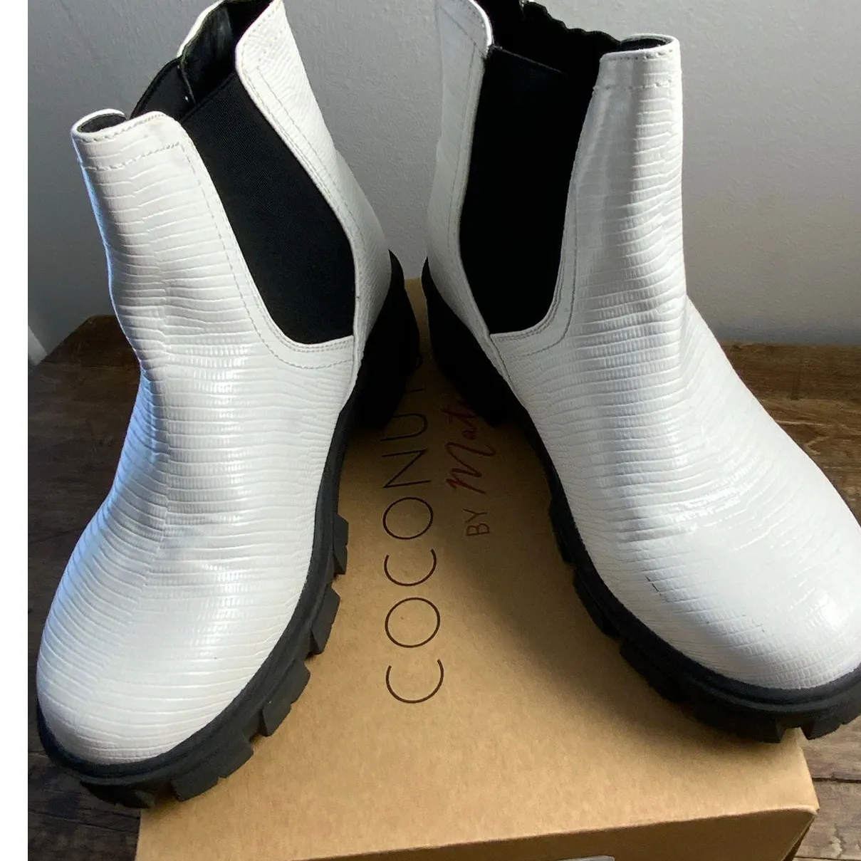 True Craft  Lug Boots 6.5 White Lizard Snake Print Booties‎ - Image 6