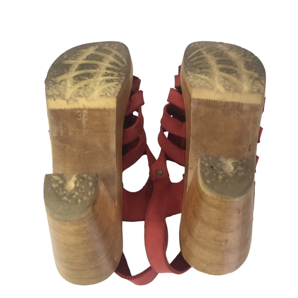 Swedish fringe wooden sandals red size 6 heeled leather - Image 2