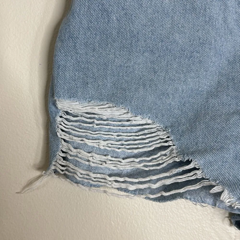 Hollister ultra high rise vintage relaxed mom cut off denim shorts size 5 - Image 2