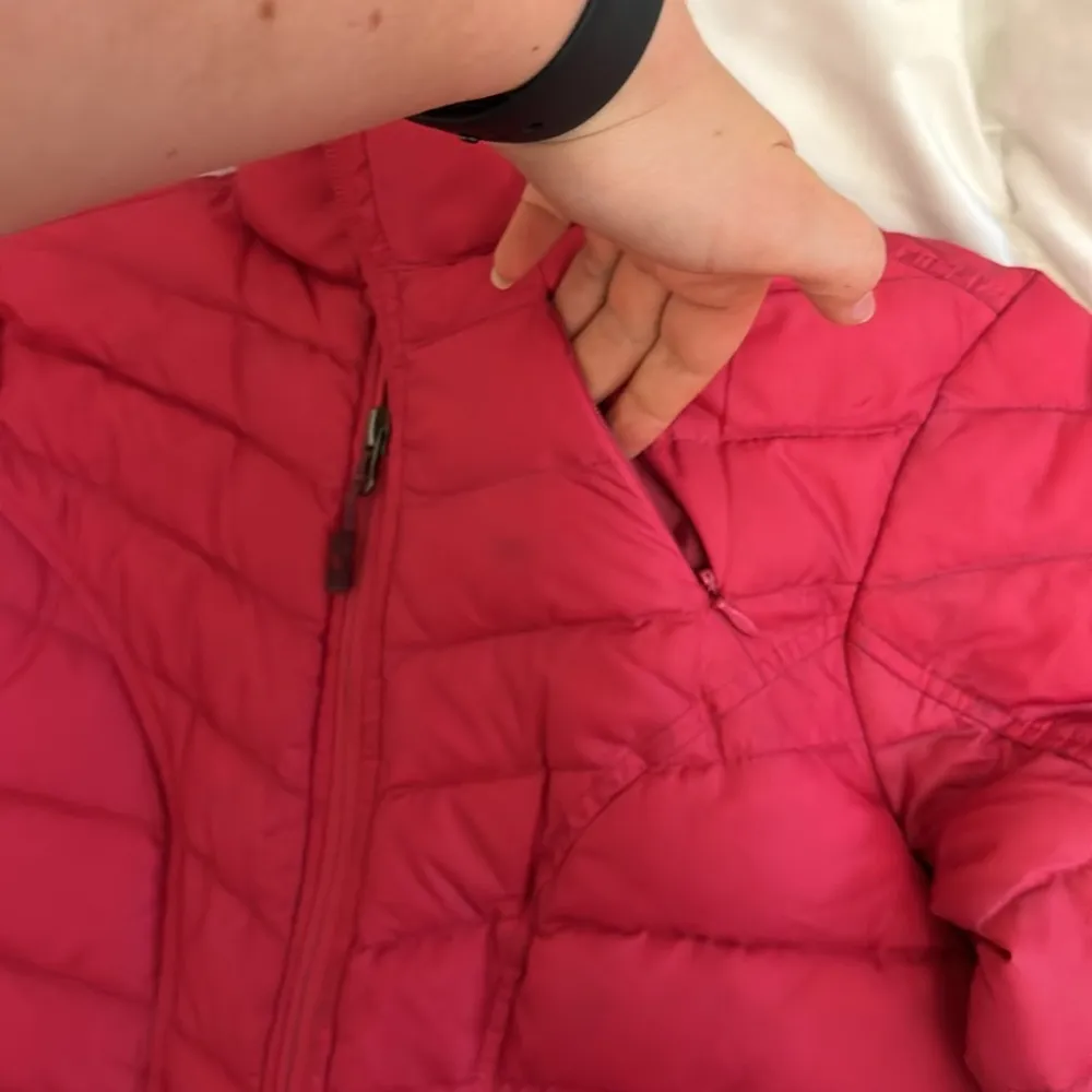 Xs pink athleta puffer jacket - Image 2