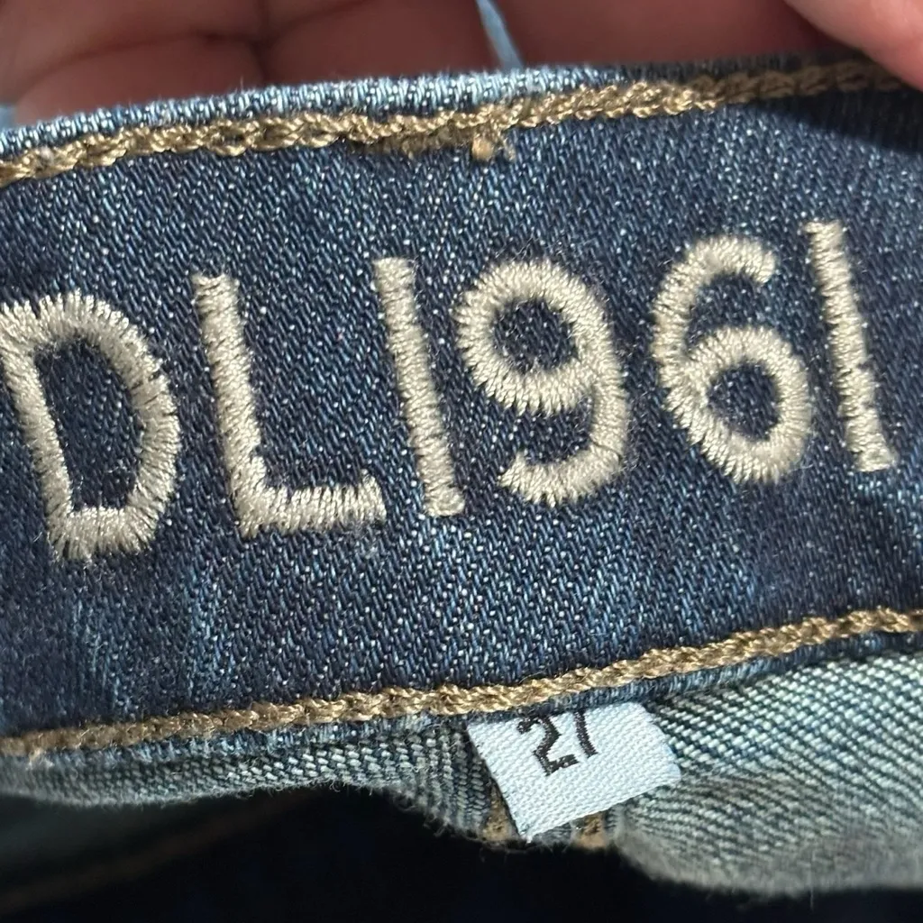 DL1961 maternity Karlie mid rise 360 boyfriend jean shorts Size 27 - Image 4