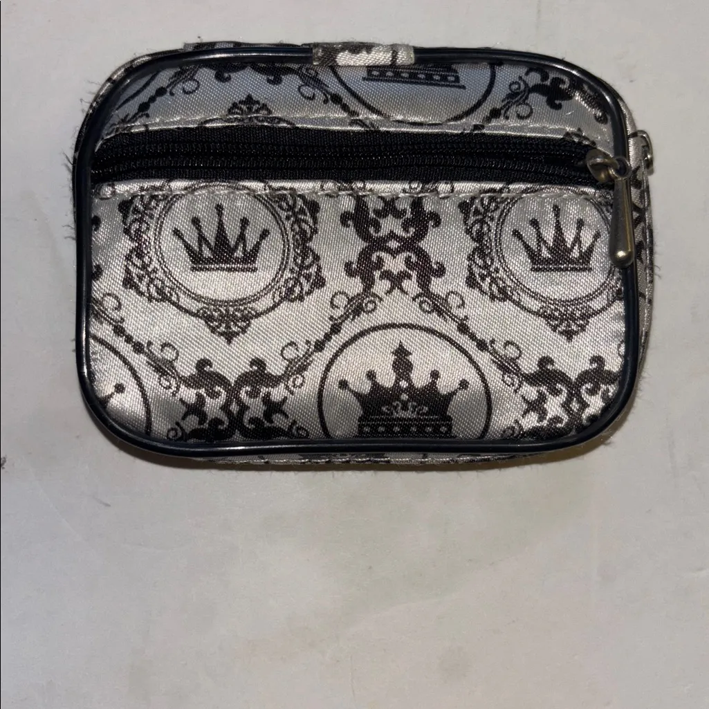 FASHION SMART BRAND SILVER AND BLACK CROWN DESIGN COIN PURSE FULL ZIP CLOSURE - Image 3