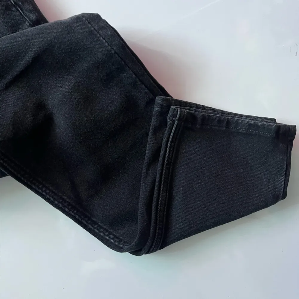 Everlane • The Original Cheeky Jean Black Women's Straight Jeans - Image 5