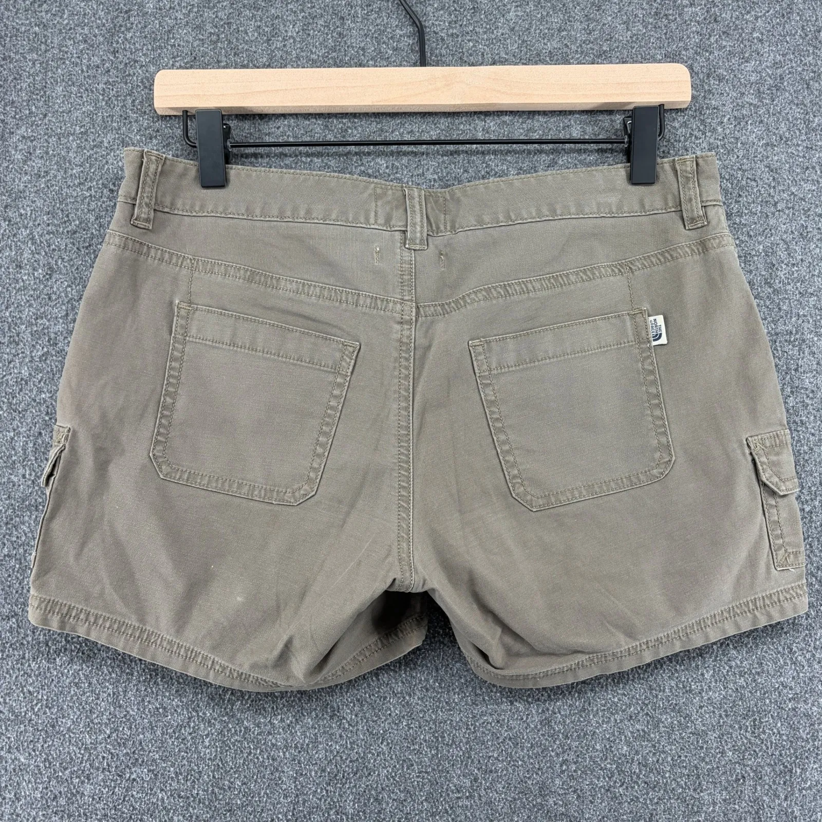 The North Face Women's Cargo Shorts Khaki Size 6 Cotton Blend Outdoor Casual - Image 3