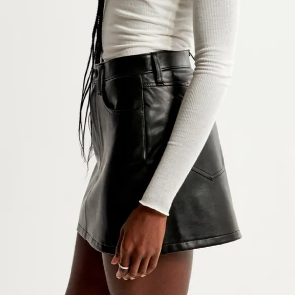 Abercrombie & Fitch Vegan Leather 5-Pocket Mini Skirt - Sz 32/14 - Image 5