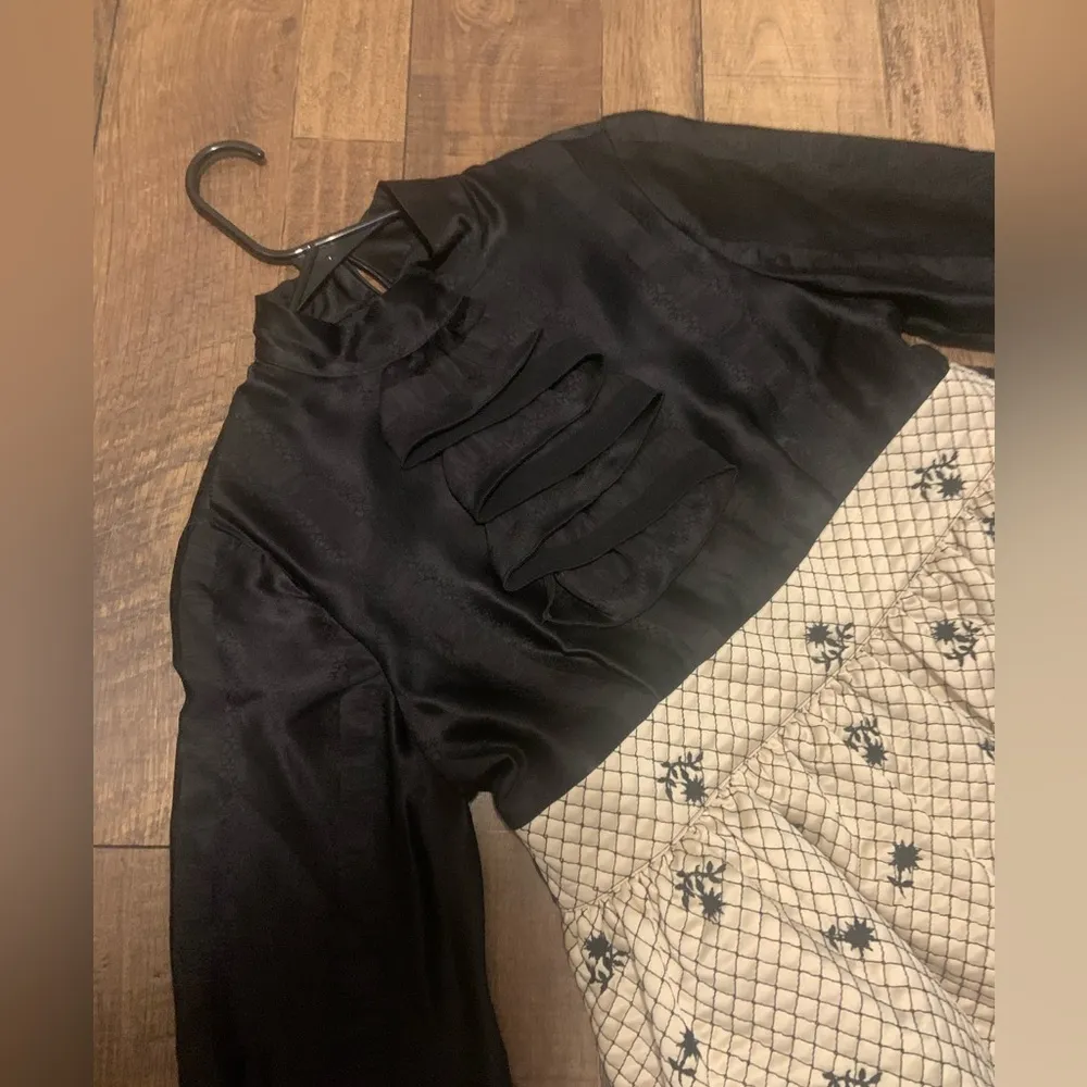 Anna sui quilted brocade Victorian floral black white silk ruffle dress 6 RARE - Image 4