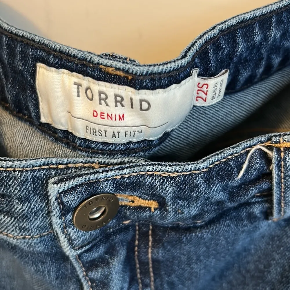 Torrid High Rise Straight Ripped Knees Fray Hem Jeans - Image 6