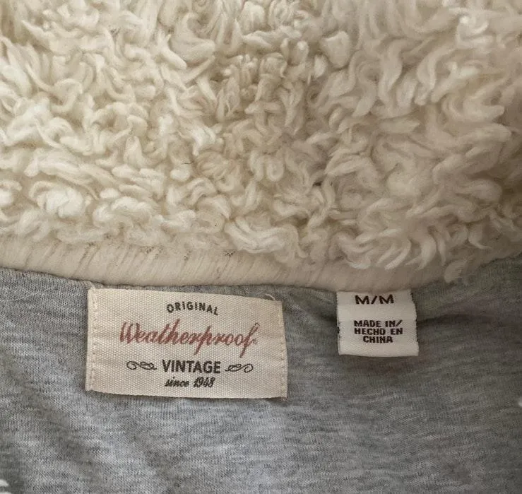 White fuzzy pullover Size M - Image 5