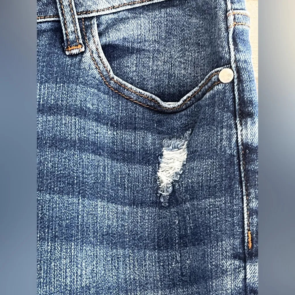 Judy Blue Distressed Relaxed Fit Jeans - Image 6