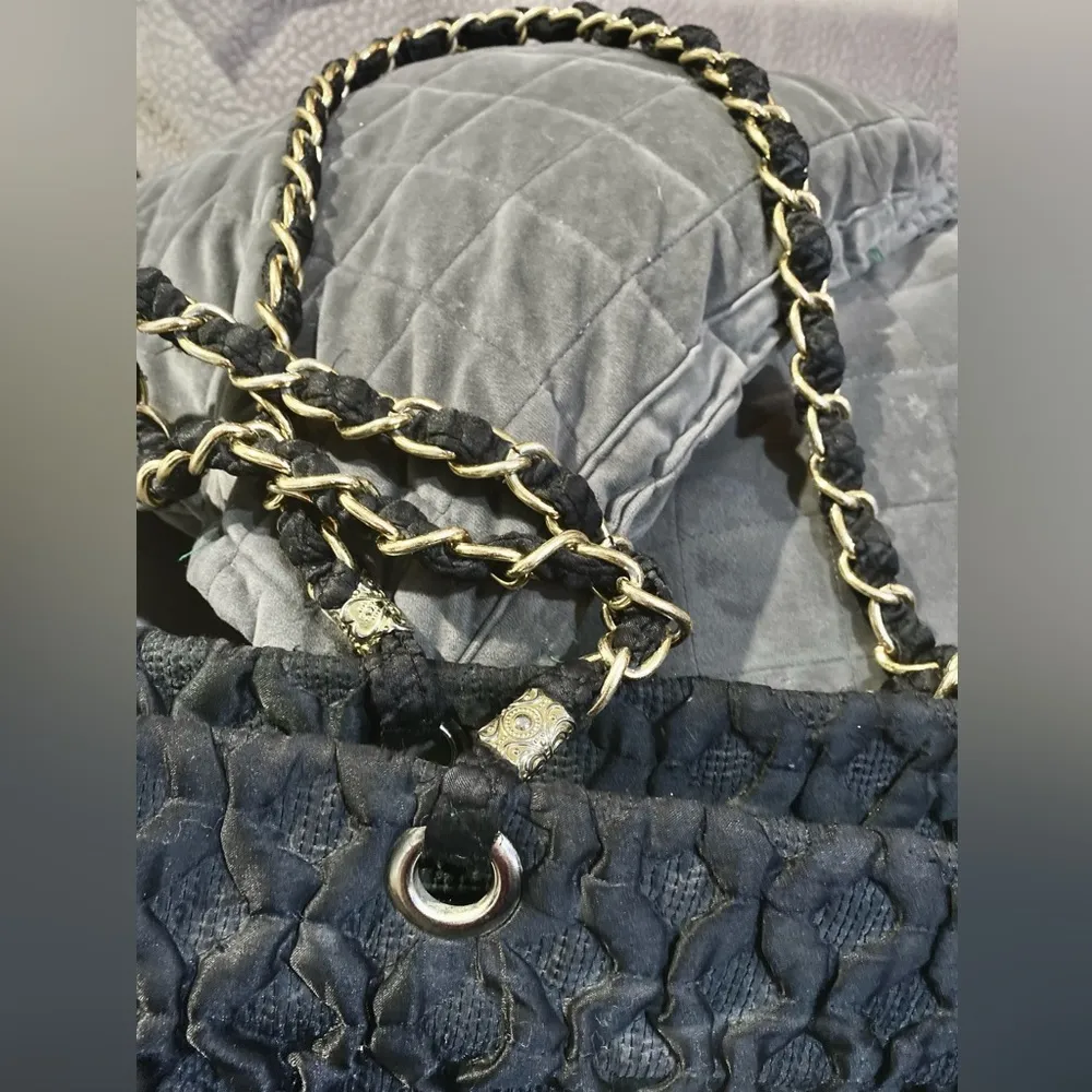 Black Over the Shoulder Purse w/ a 4” Gold Sun Disk Medallion & Zipper Closure - Image 6