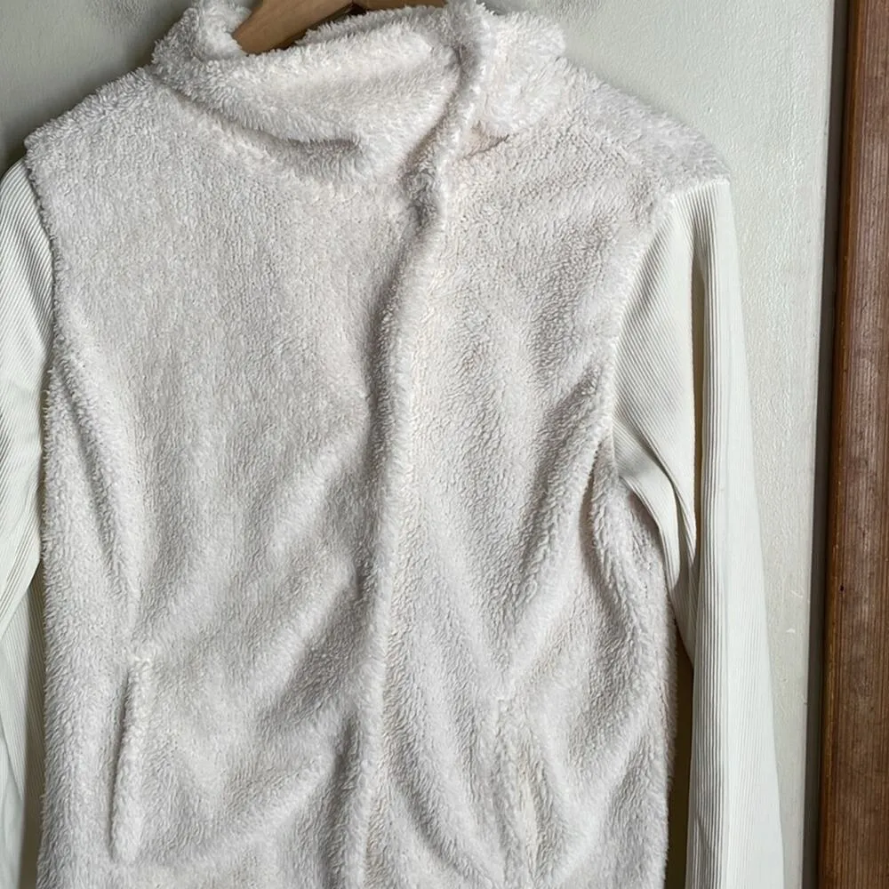 Alo Yoga Fleece Solstice Jacket in Natural White - Image 4