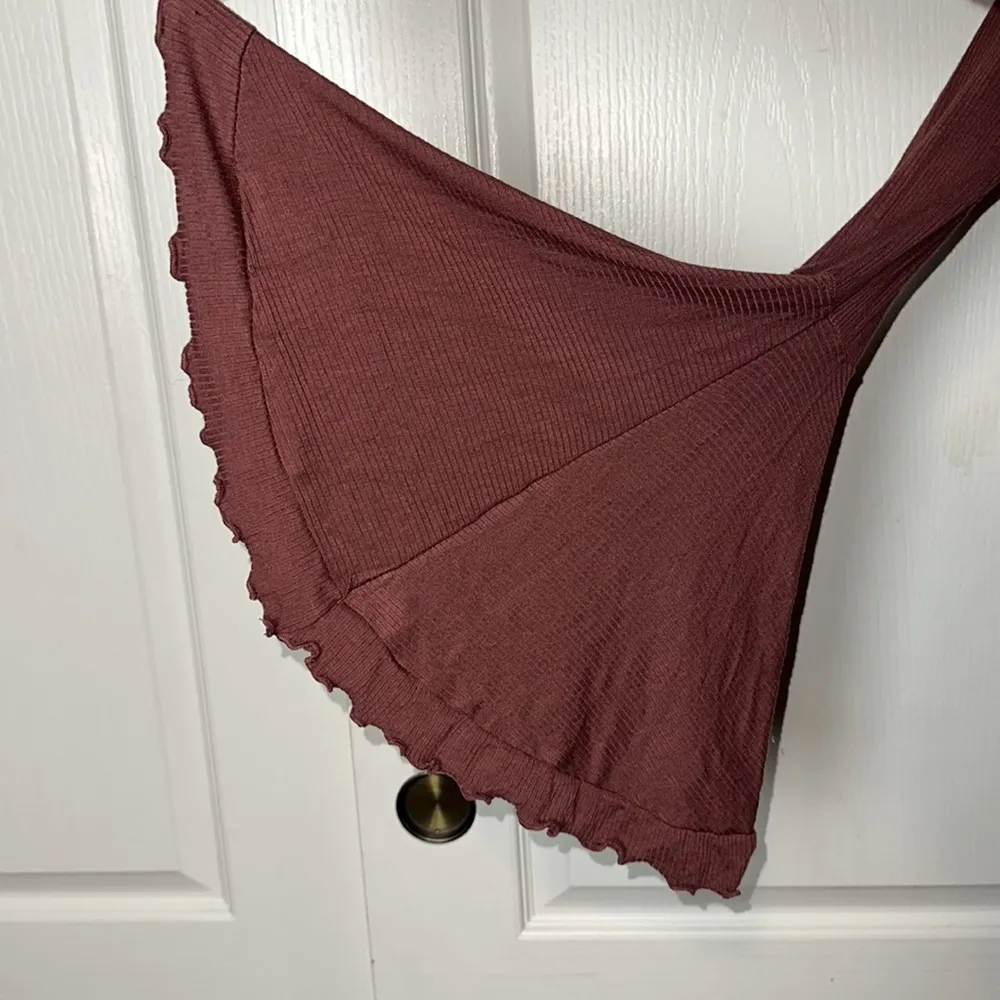 RIBBED MAUVE V NECK LONG SLEEVE FLARE BASIC TEE - Image 2