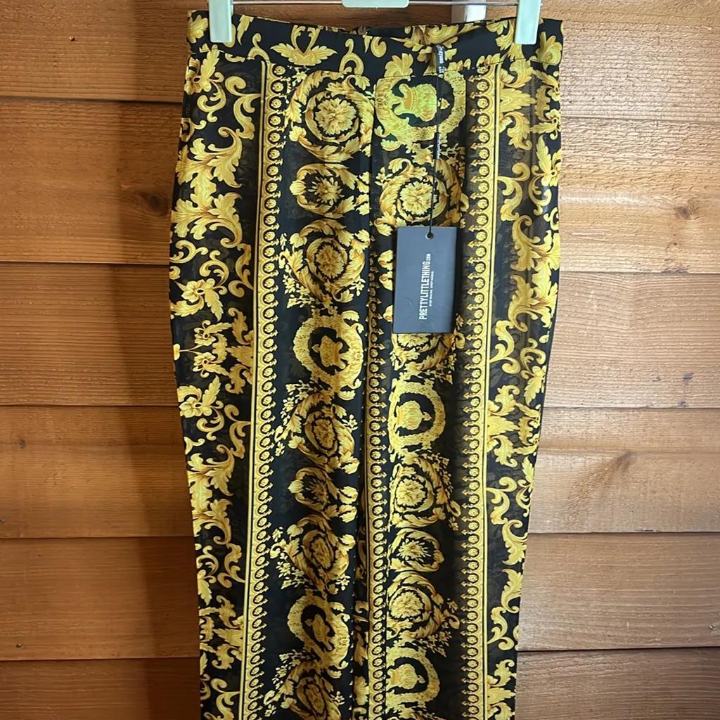NWT Pretty Little Thing Black Chain Print Beach Flare Pants Gold Zip Floral - Image 3