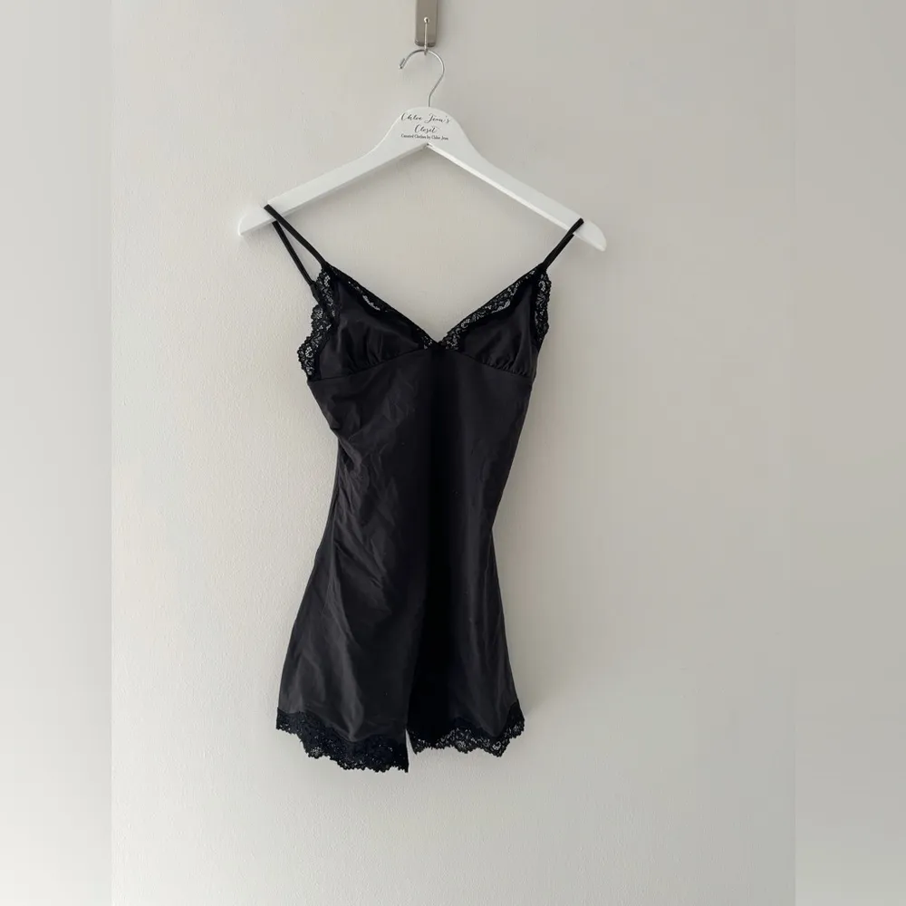 SKIMS Black Fits Everyone Lace Triangle Onesie M - Image 4