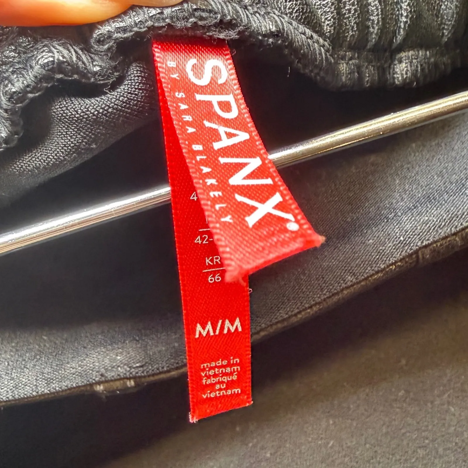 SPANX Faux Leather Jogger Pants Black  Edgy Feminine Moto Gothcore Goth M - Image 3