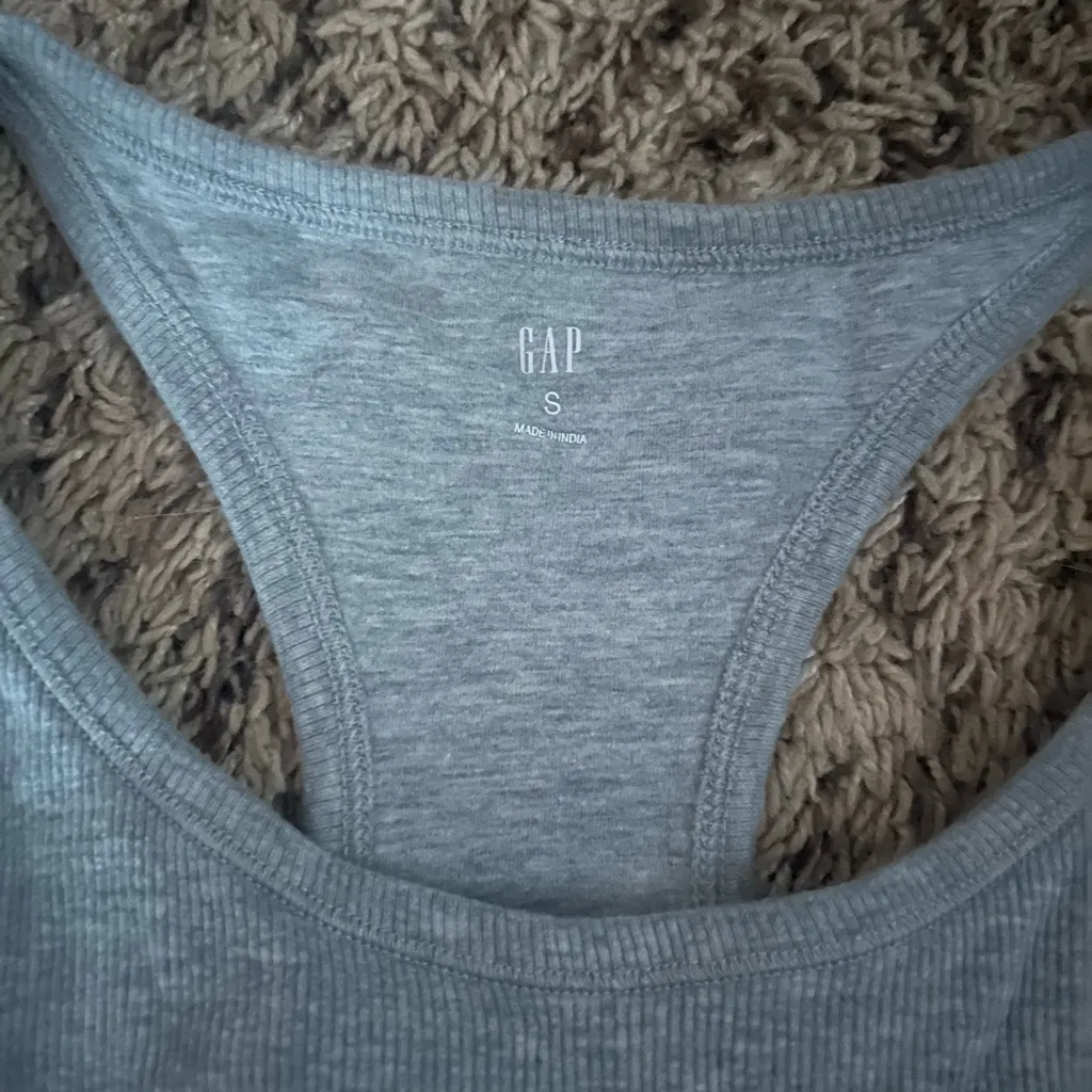 Gap Women's Gray  Racerback Tank Top - Image 2