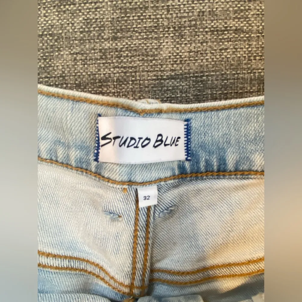 NWOT Studio Blue Straight Leg Jeans Size 32 - Image 4