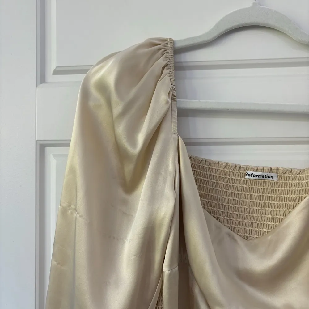 NEW Reformation Roe Shirred Silk-Satin Top - Image 7