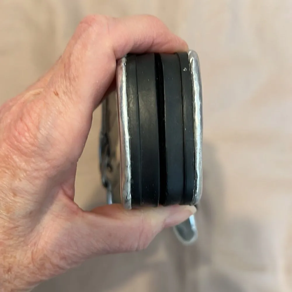 JENI silver flip flops w/adjustable buckle worn 4x GUC Silver Size 6 - Image 6