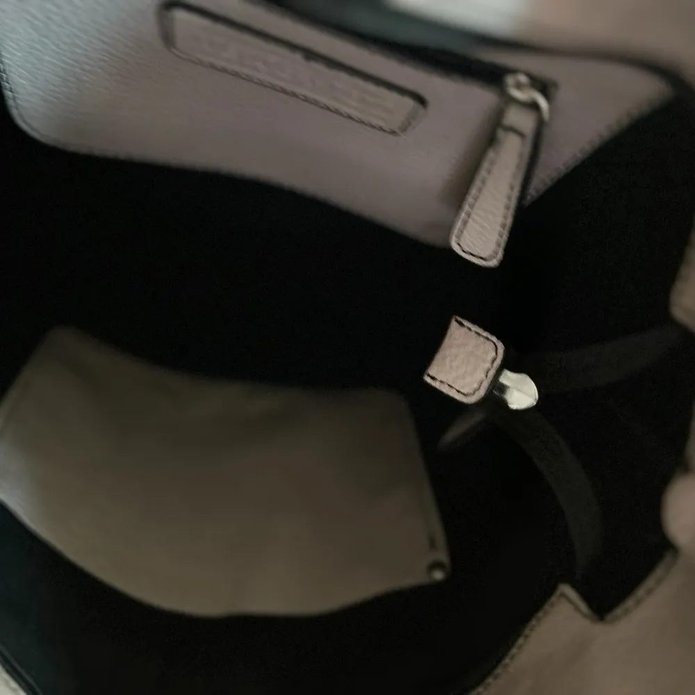Women's grey Leather Tote Bag Zip Closure Casual Kenneth‎ Cole Handbag - Image 10