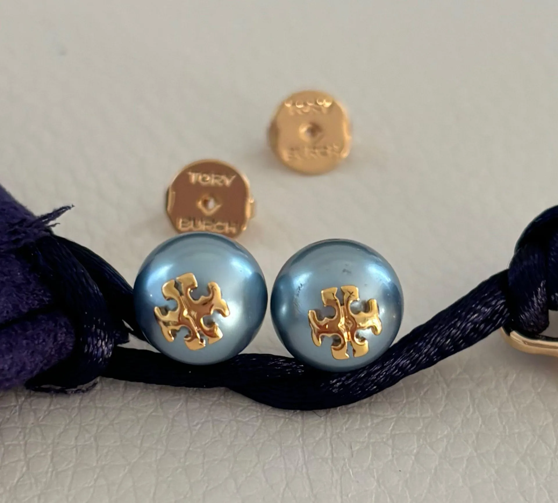 Tory Burch NWOT  Crystal Pearl Stud Earring - Image 3