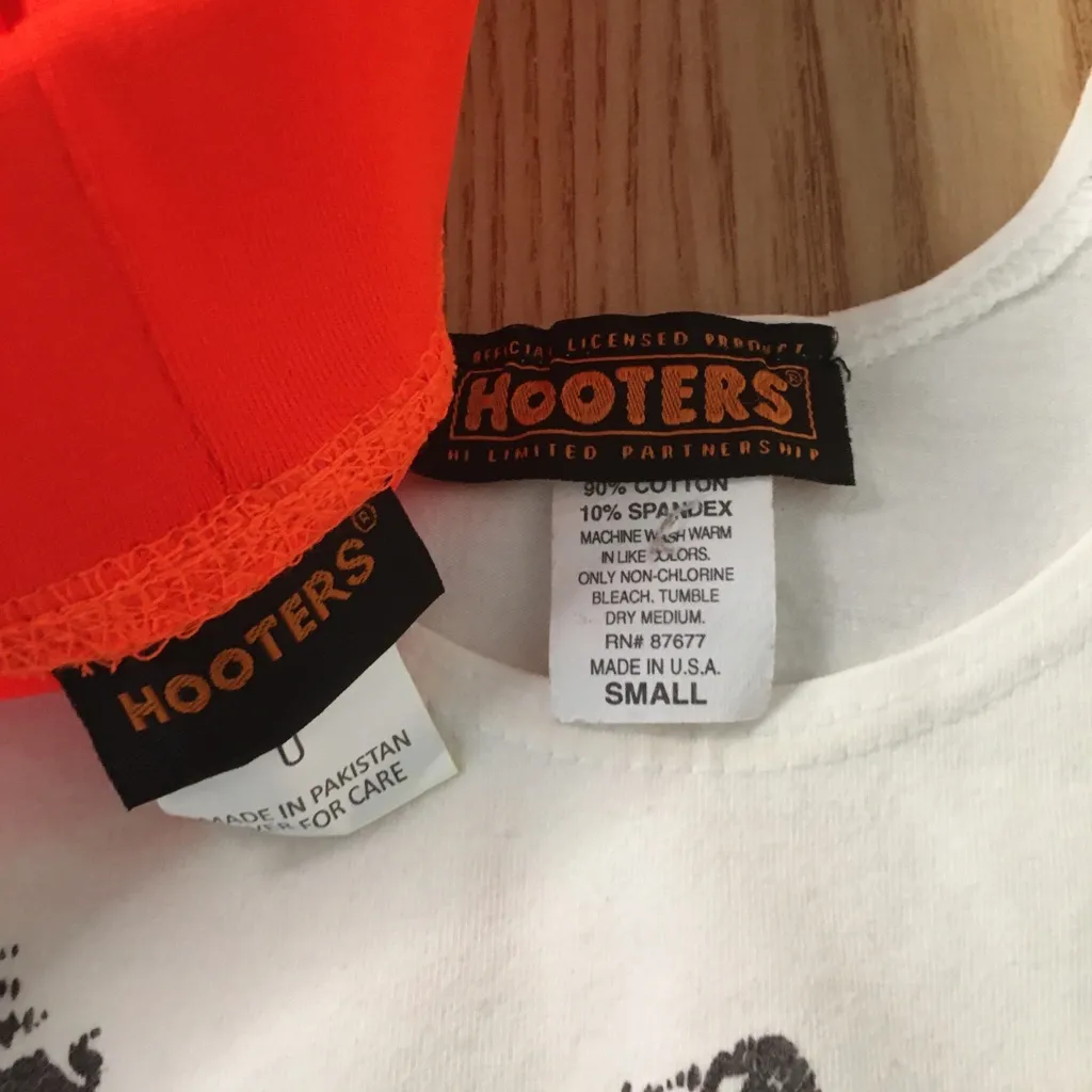 B20 #11 Hooters Girl Worn Uniform Tank & New Shorts Jacksonville NC Size Small - Image 6