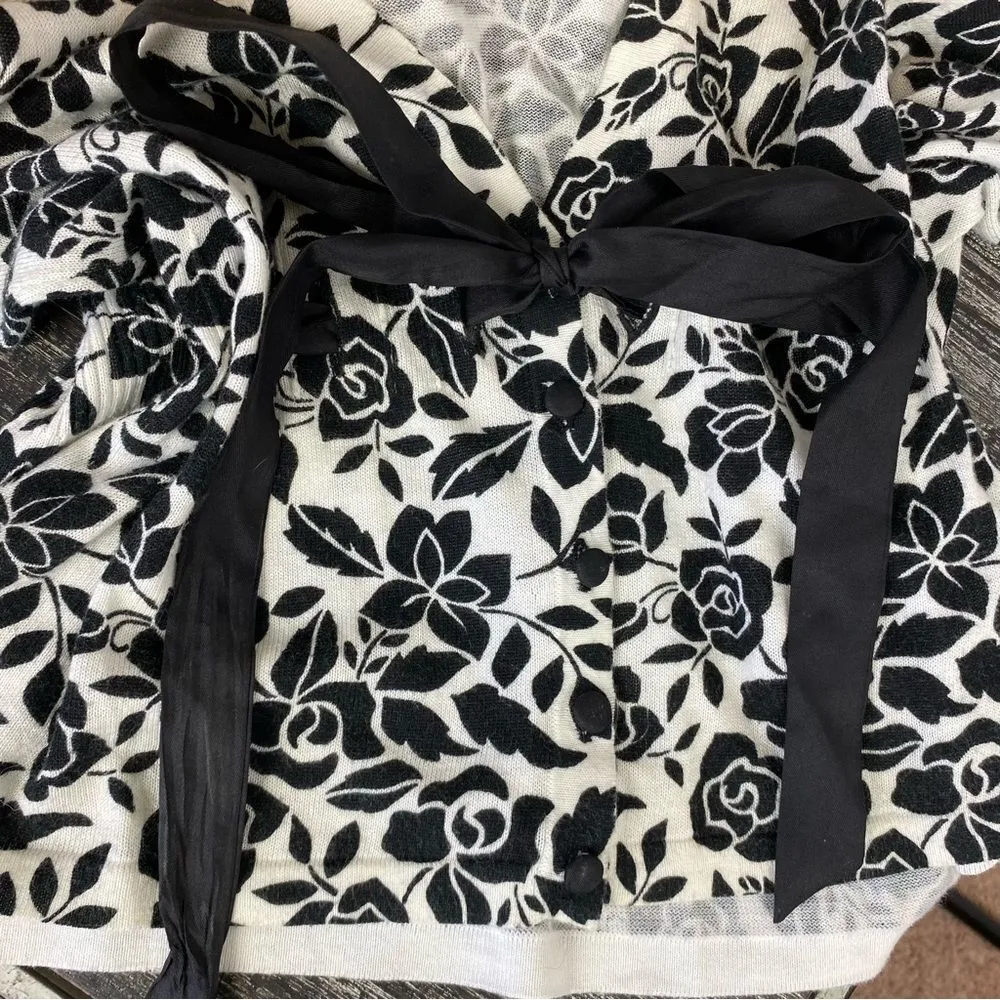 Floral Knit Cropped Black & White Waist Belt Sweater Top M - Image 4