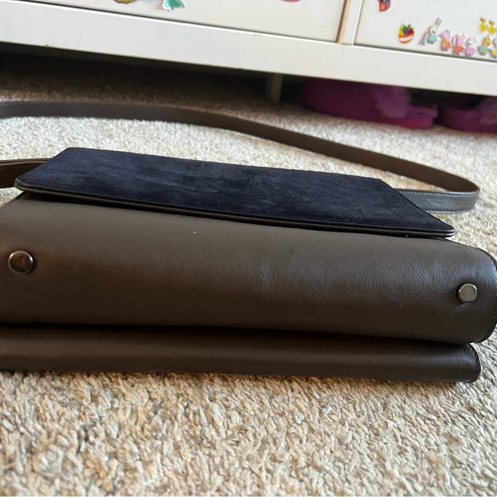 Leather Petra Crossbody bag - Image 10