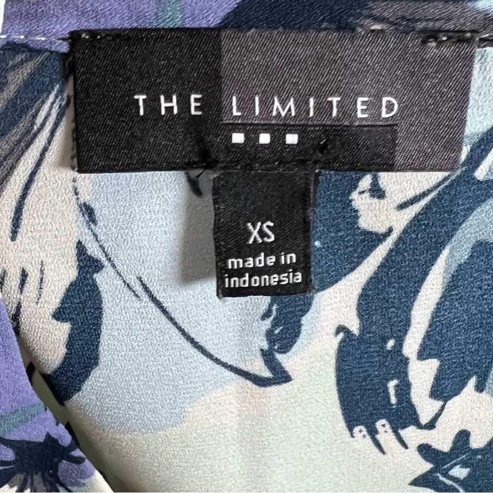 The Limited blue and white abstract floral print vneck layered top size XS - Image 5