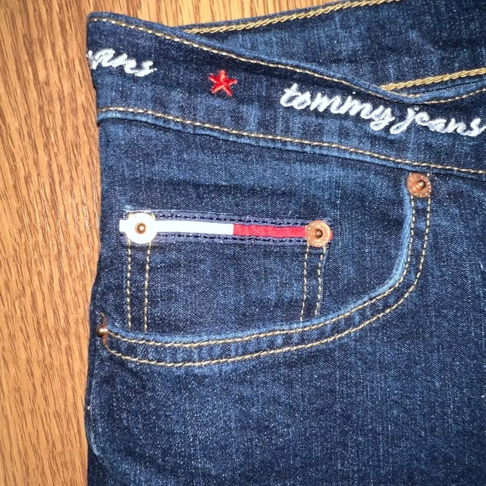 Super Cool Vintage Y2K Tommy Hilfiger Jeans! - Image 4