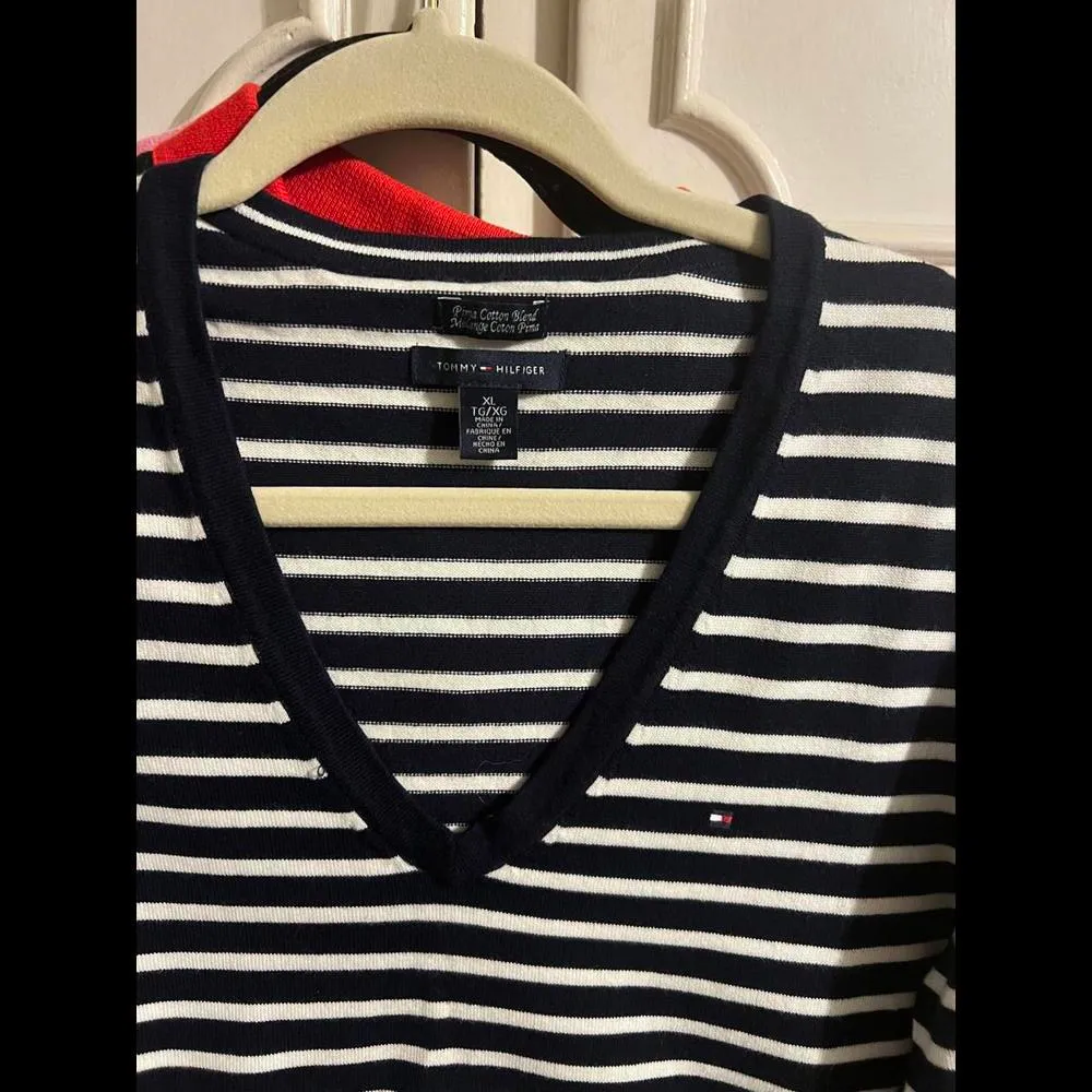 Tommy Hilfiger V-Neck Striped Sweater size X-Large - Image 4