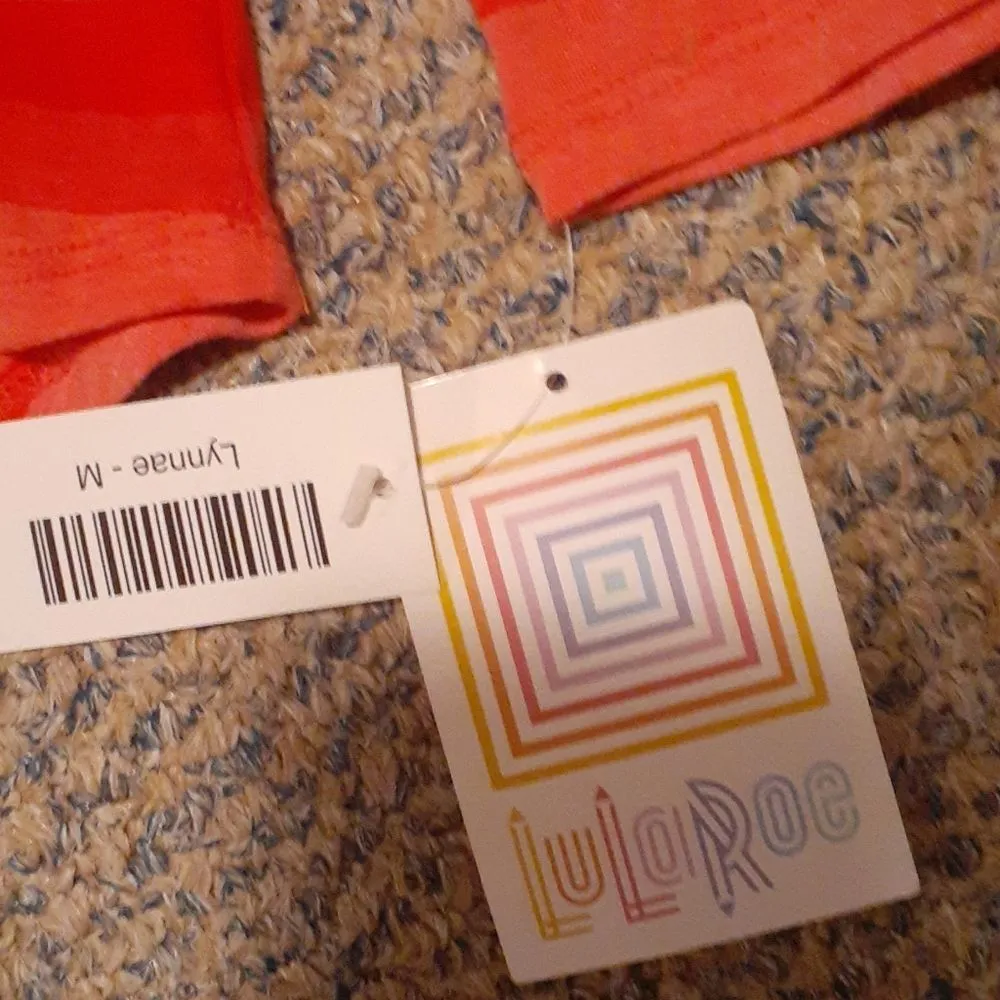 Lynnae Lularoe Top SIZE M - Image 2