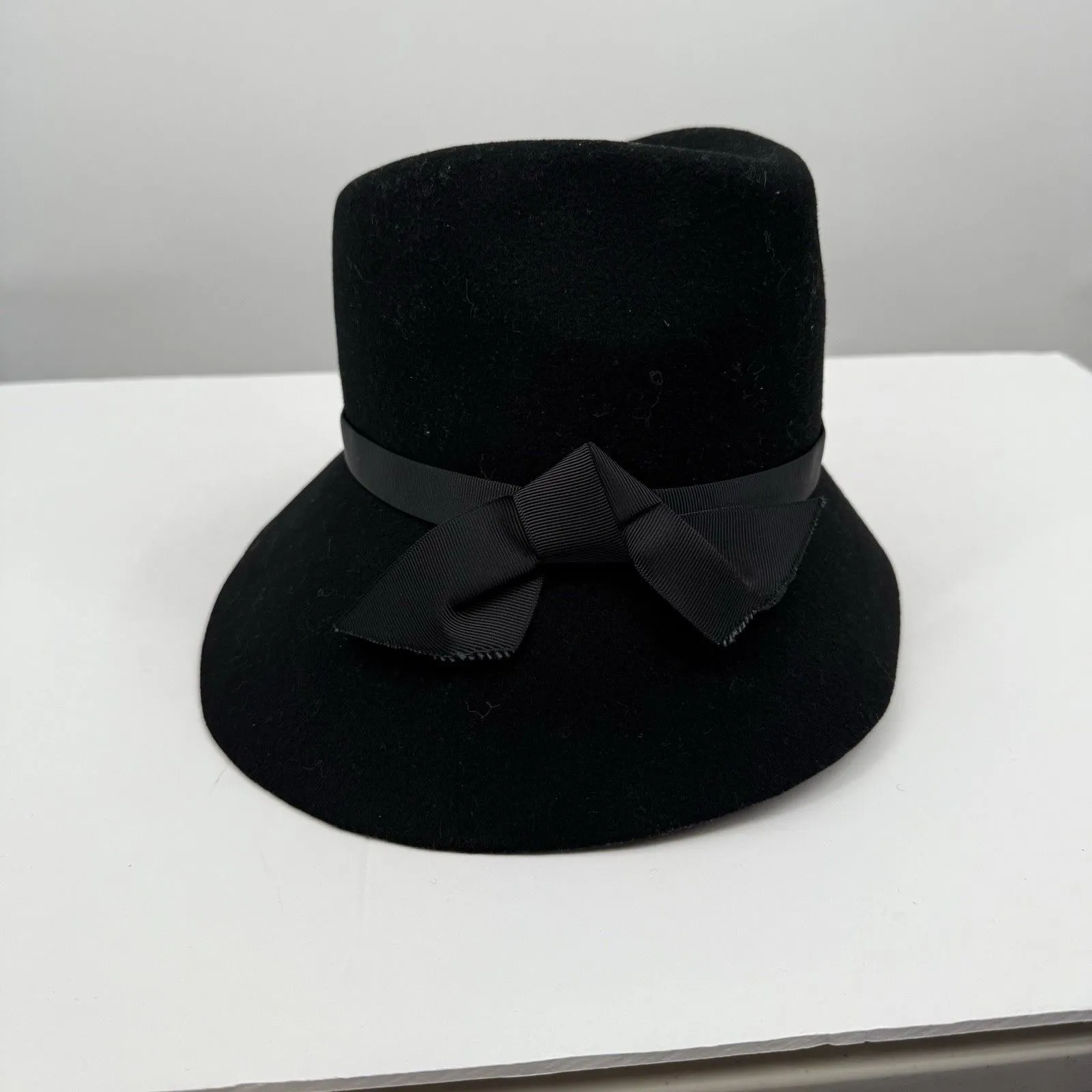 NWT Giovannio Black Felt Hat Big Bow Wool Designed In England Minimalist Classy - Image 4