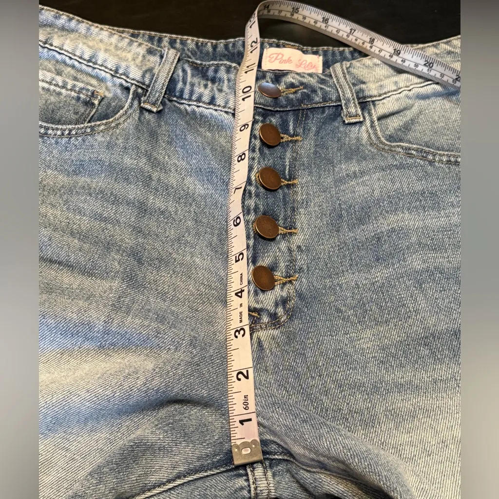 Pink Lily High Rise Distressed 5 Button Light Blue Jeans size 9 - Image 8