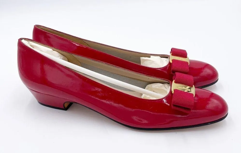Vintage Salvatore Ferragamo Boutique Red Patent Leather Vara Bow Pumps 9.5 AAA - Image 2